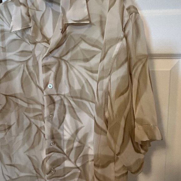 Mens Button Down Shirt Medium 100% Polyester Hawaiian Floral Print Transluscent - Picture 4 of 7